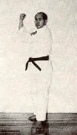Ukiashi Dachi — front view